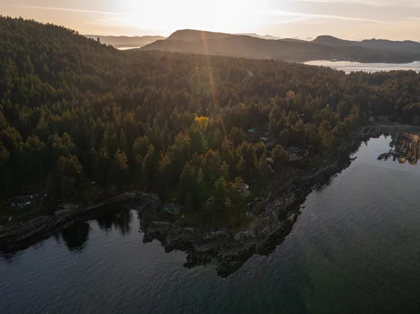 579 Bayview Dr, Southern Gulf Islands, BC V0N 2J1
