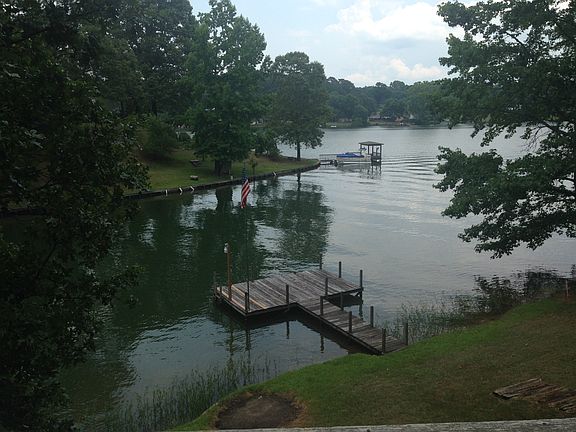 4th image of 300 Zachary Ln