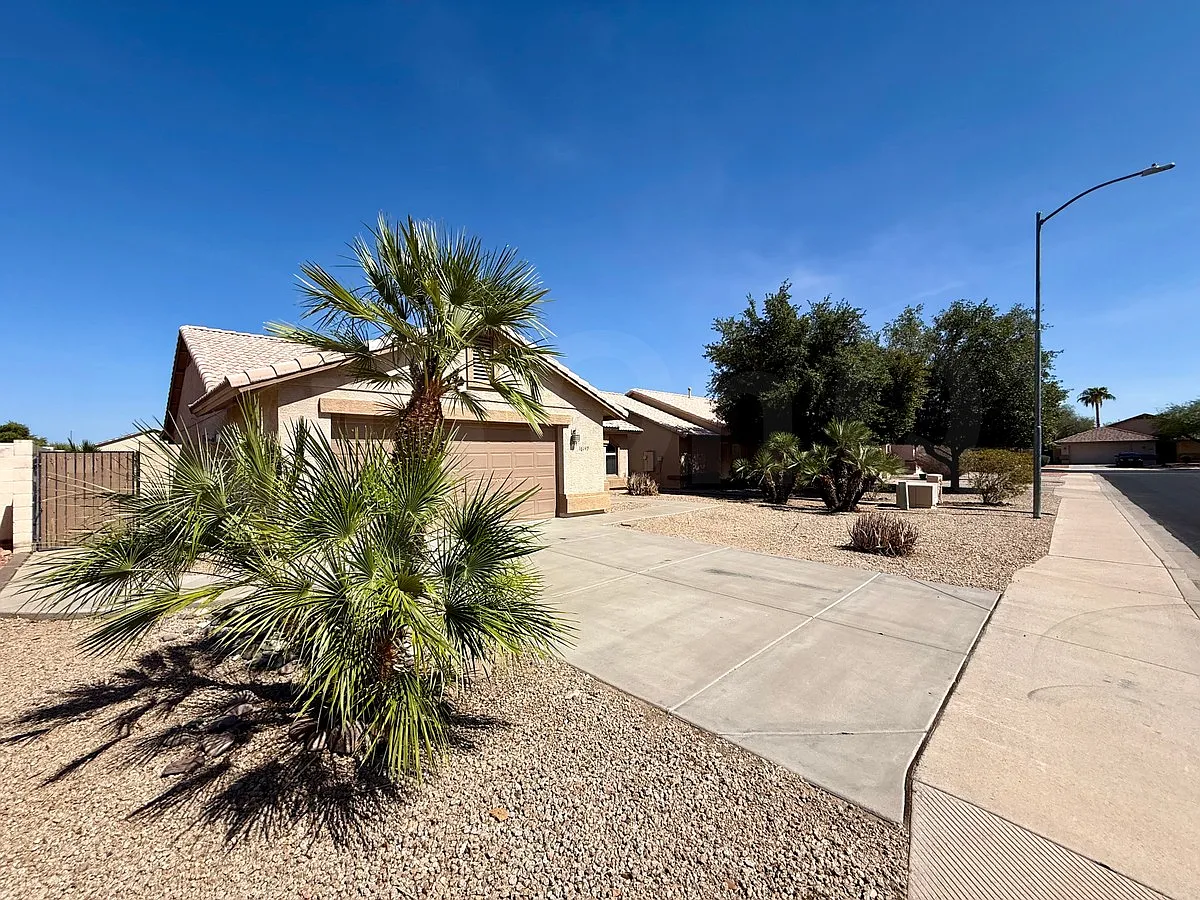 4 bed, 2.0 bath, 1737 sqft, $2,000 — Photo 3