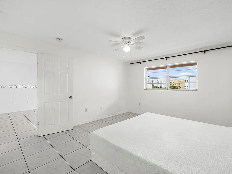 18001 N Bay Rd #505 — Photo 12