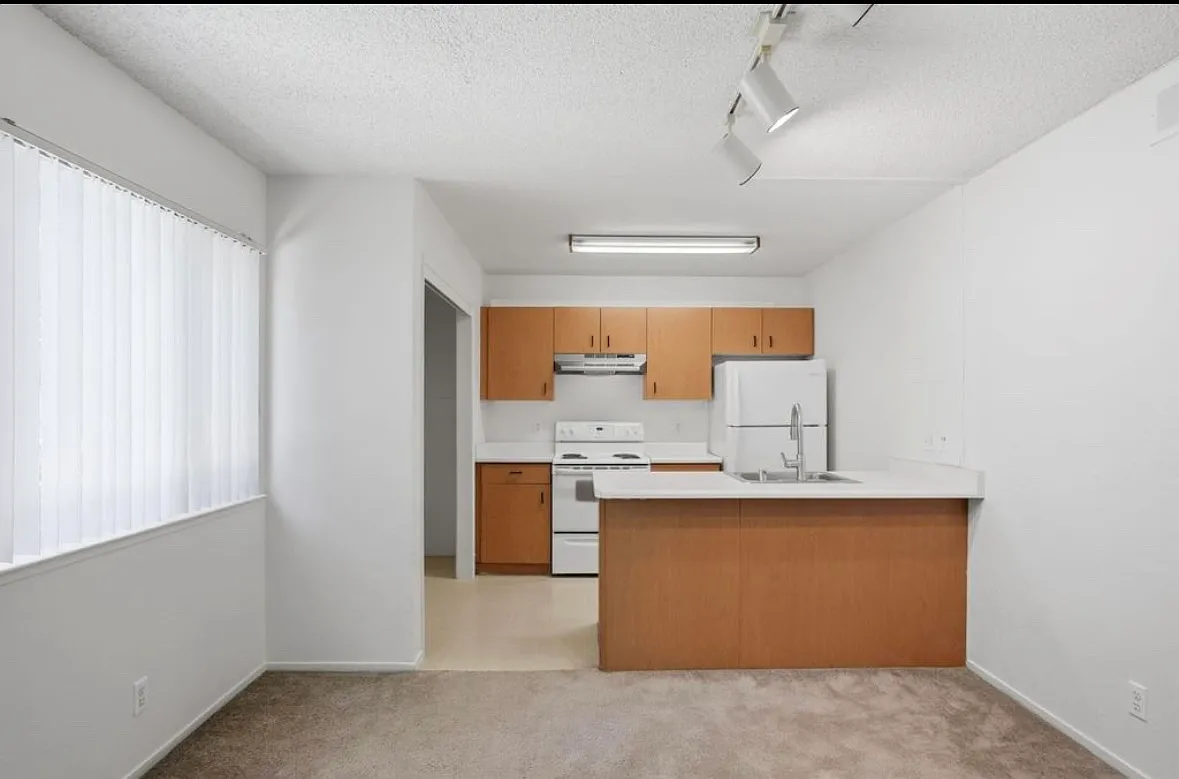 2 bed, 810 sqft, $1,650 — Photo 3