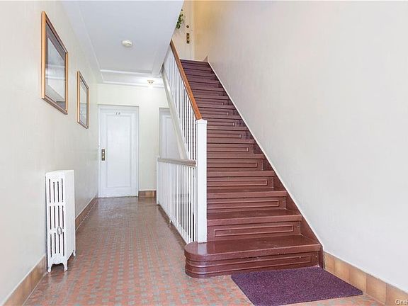 4th image of 8 Parkview Pl APT 1A