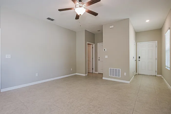 3 bed, 2.0 bath, 1412 sqft, $2,170 — Photo 3