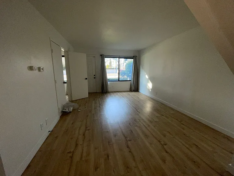 795 Archwood Ave #795 — Photo 2