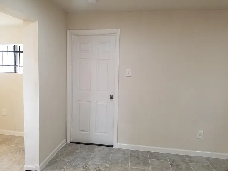 6830 Greenhurst St — Photo 24
