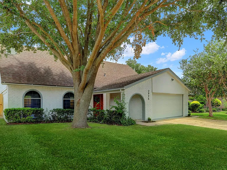 7926 Windy Creek Dr — Photo 5