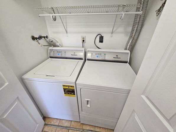 611 Hidden Village Dr, Perth Amboy, NJ 08861