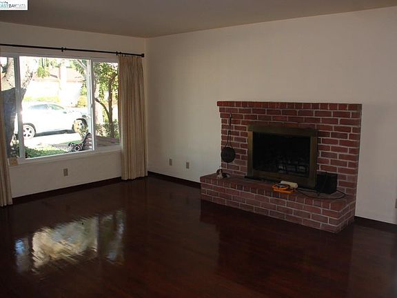 4th image of 3726 Glacier Dr