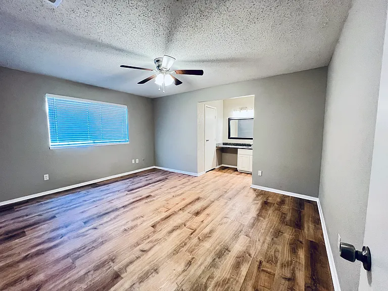 2102 Richwood Dr — Photo 15