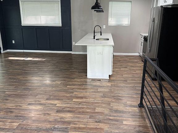 5th image of 5902 Middleton Ct