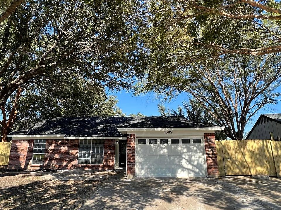 1st image of 1509 Caplin Dr