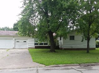 218 N 17th St, Fredonia, KS 66736