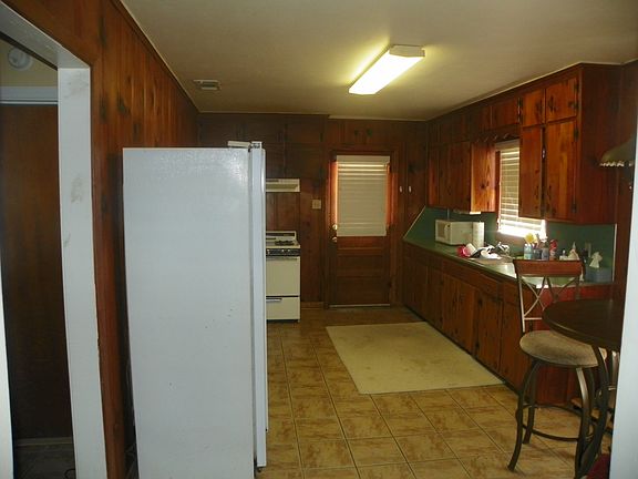 3rd image of 517 E Oak Ln