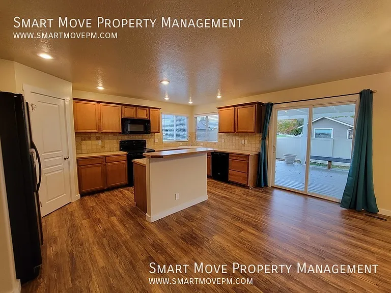 1236 E Pisa St — Photo 5