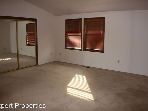 4th image of 351 Coachman Dr