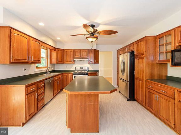 5th image of 1108 Canterbury Ct
