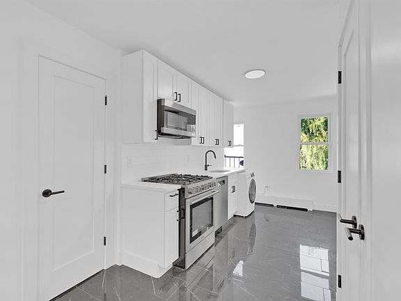 5th image of 104 Jefferson St APT 4R