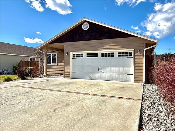 3rd image of 709 Paintbrush Lane