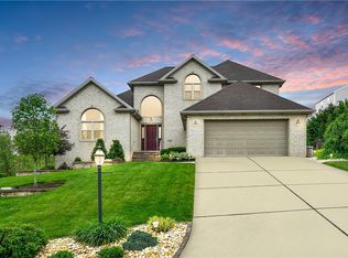 223 Fairmeadow Cir, Houston, PA 15342