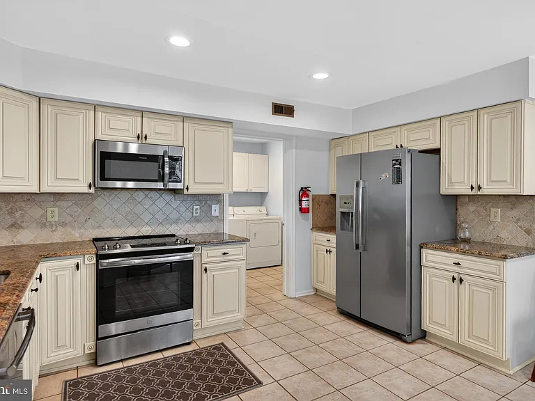 324 Tuvira Ln — Photo 8