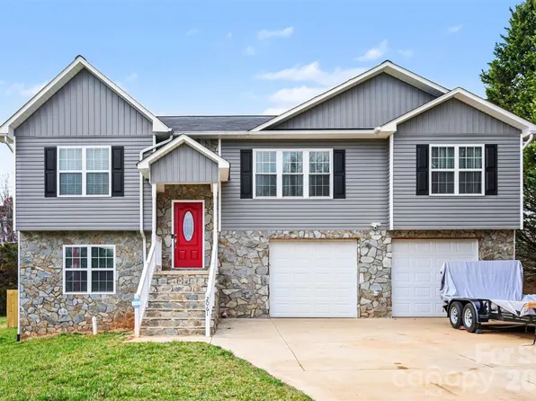 2061 Gary Ln, Hickory, NC 28602