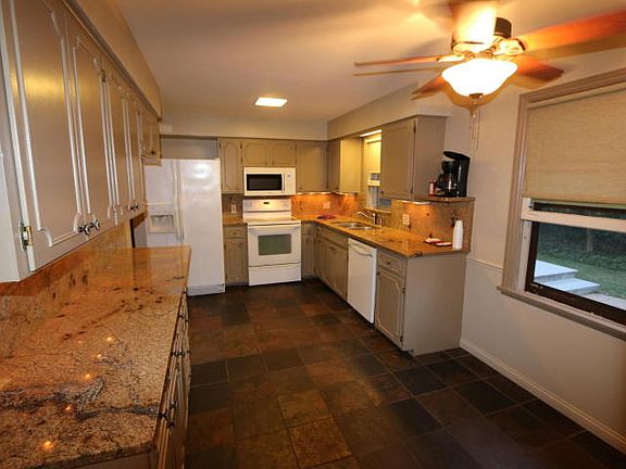 5th image of 2782 Coit Ave NE