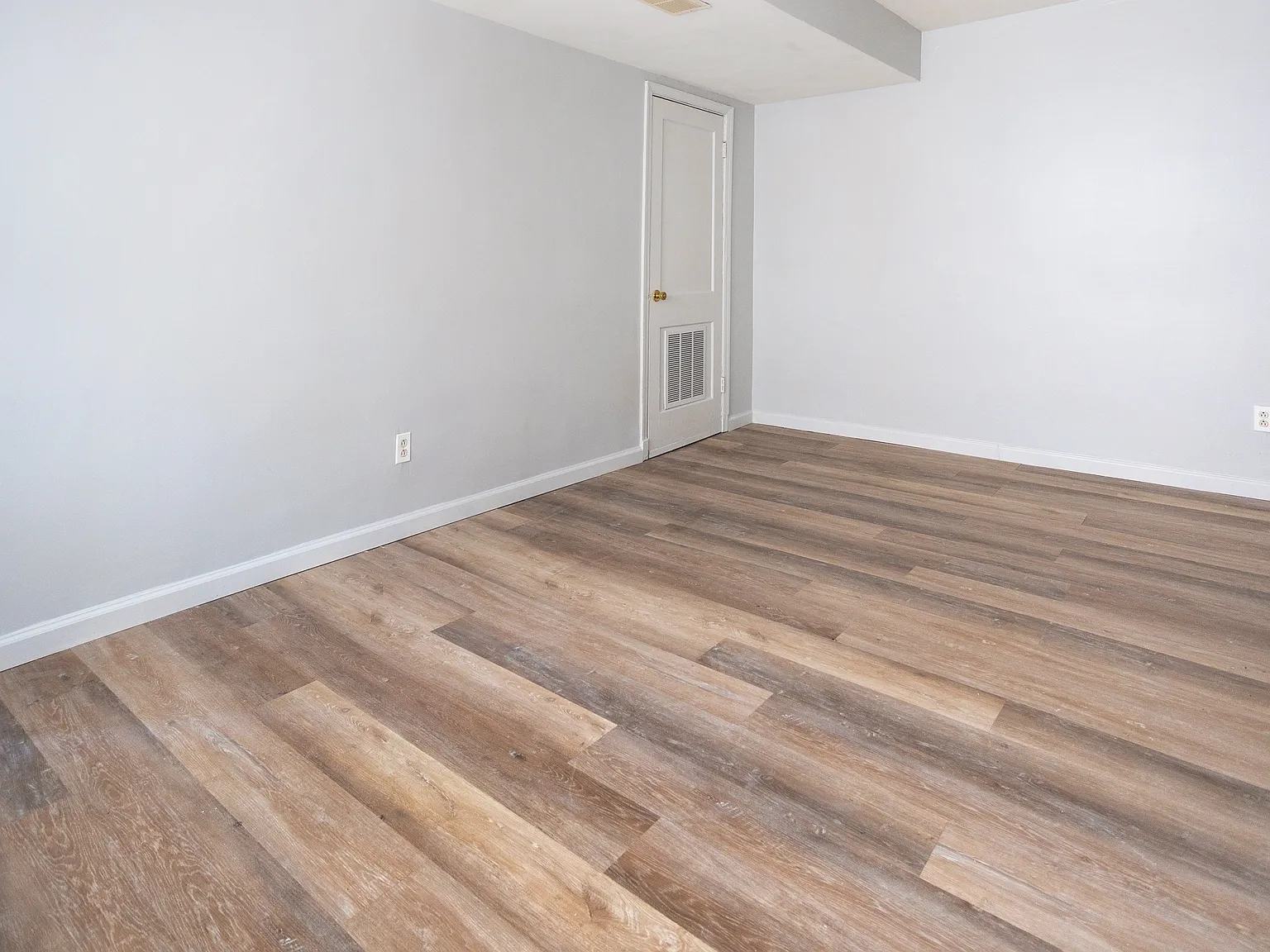 3463 Minnesota Ave SE — Photo 2