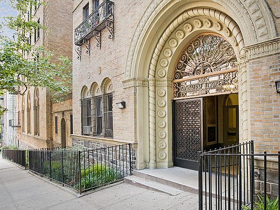 939 Woodycrest Exterior