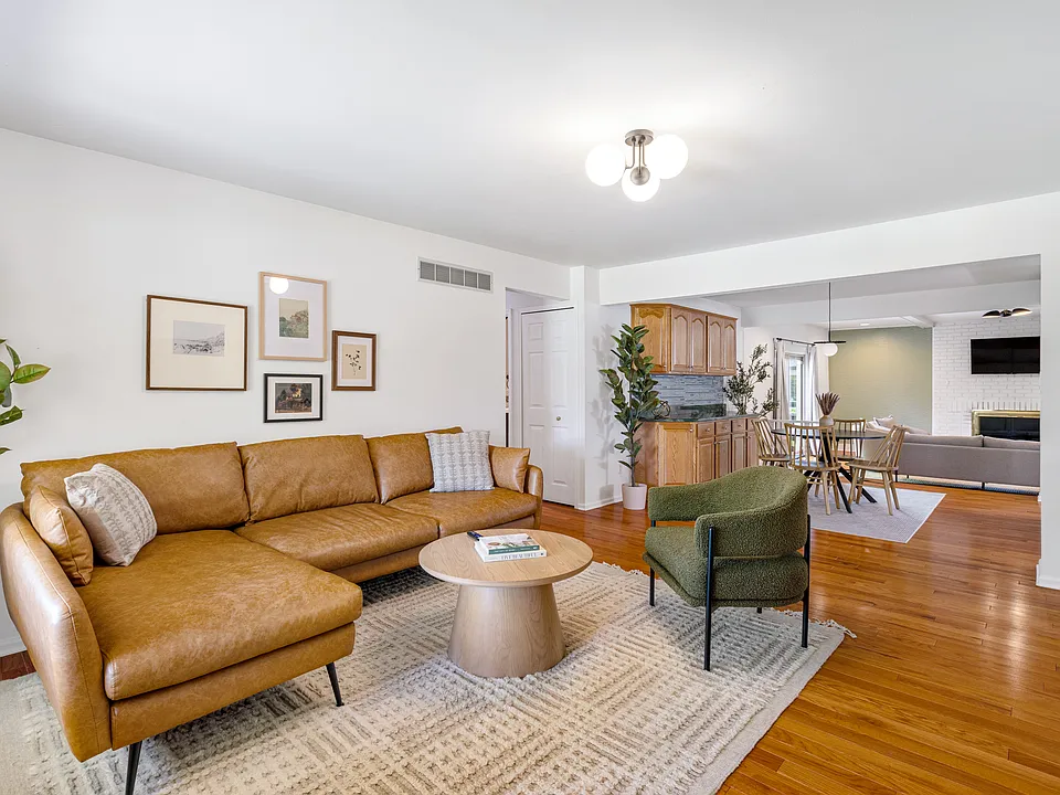 2140 Adrienne Dr