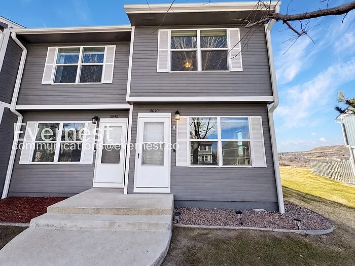 2040 Oakcrest Cir