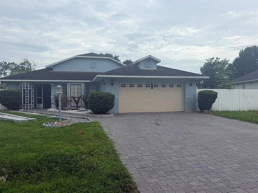 3 bed, 2.0 bath, 1900 sqft, $1,800 — Photo 1