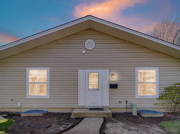 1344 Woodcutter Ln Unit A, Wheaton, IL 60189
