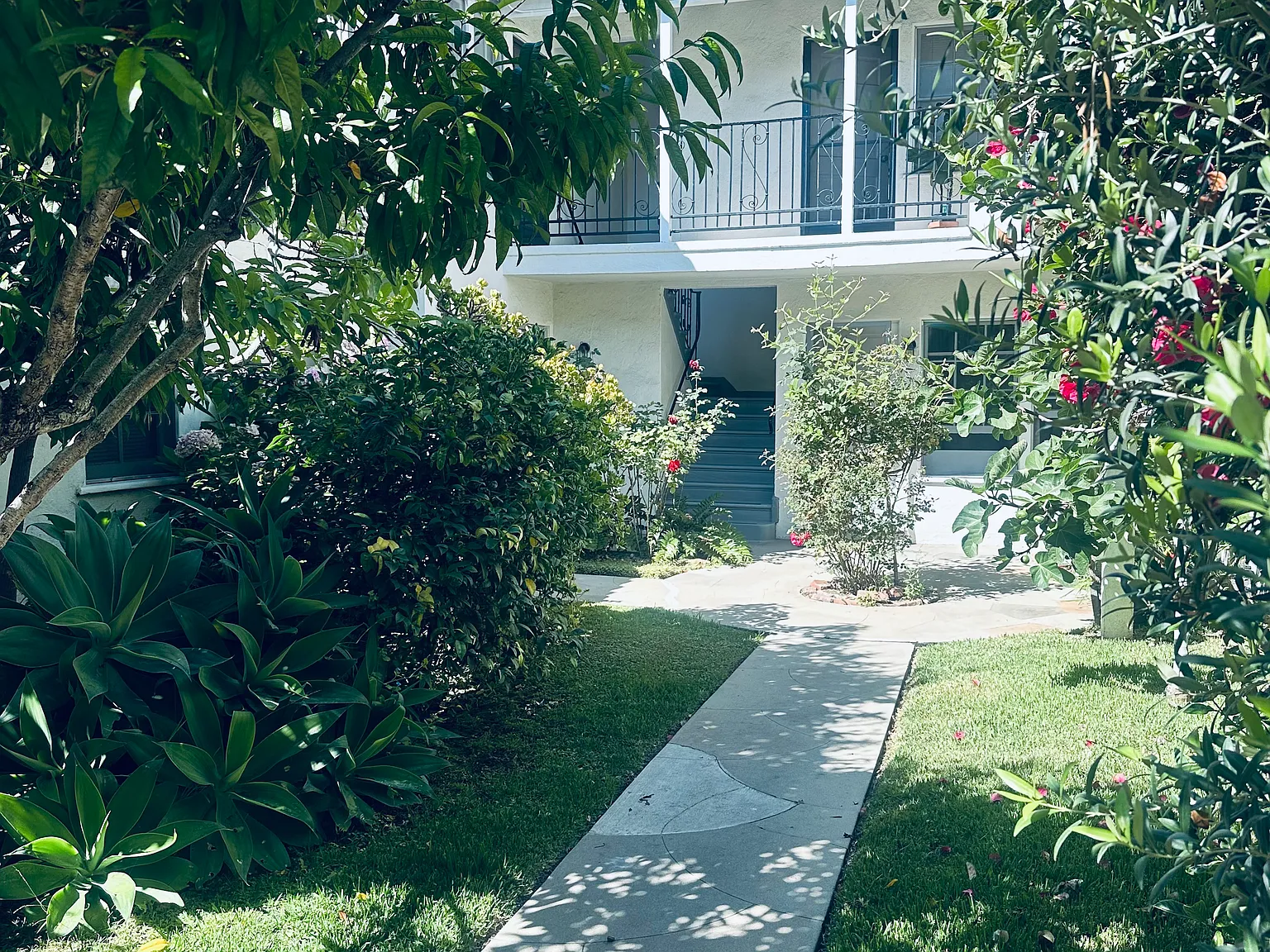 Studio, 550 sqft, $2,100 — Photo 3
