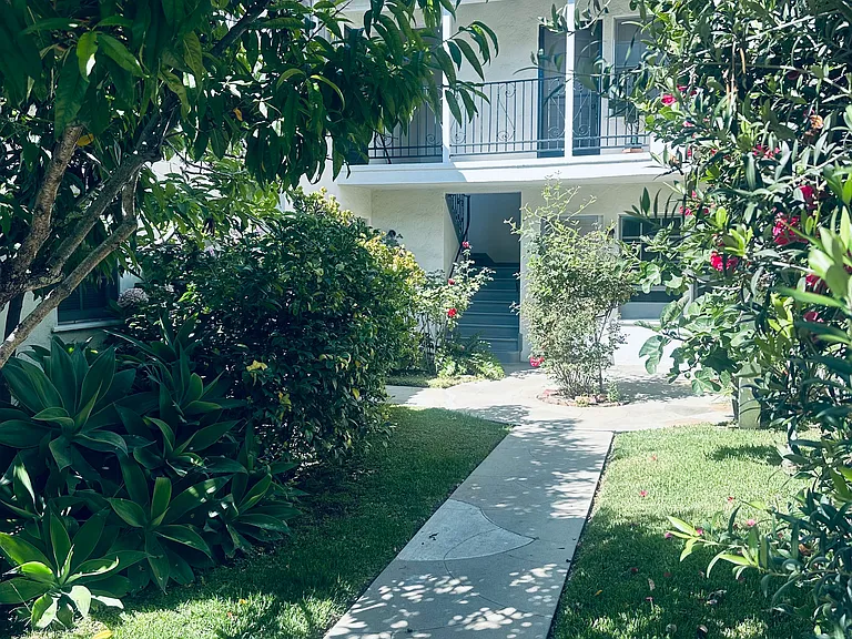 959 Gayley Ave #14 — Photo 3