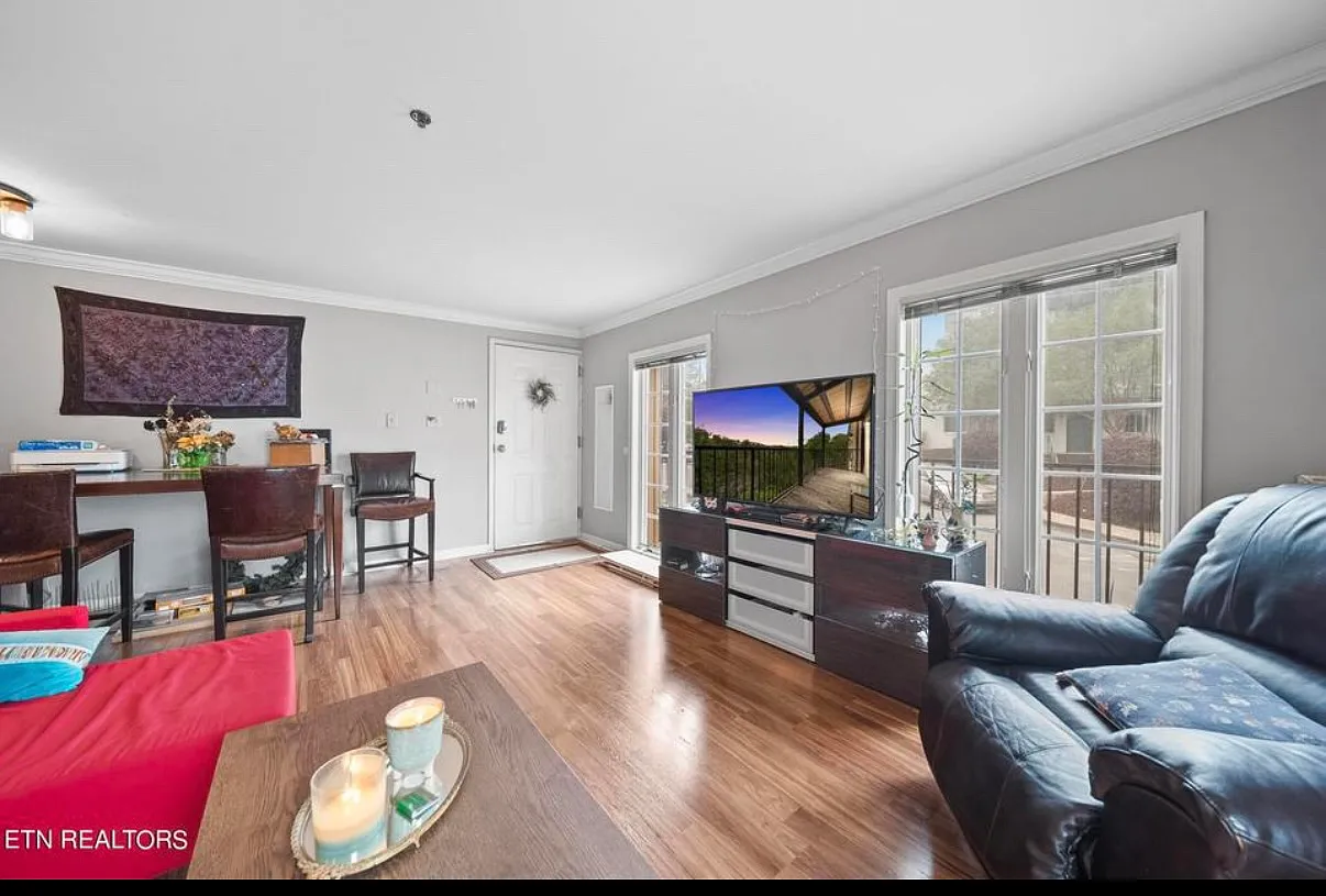 3 bed, 1312 sqft, $850 — Photo 3