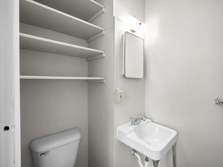 309 N 5th St #1 — Photo 6