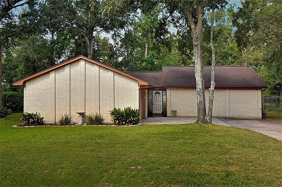 1st image of 26719 Eastwood Dr