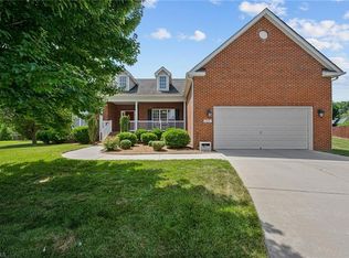 6801 W Whirlaway Ct, Whitsett, NC 27377