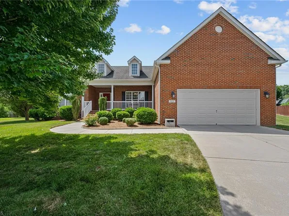 6801 W Whirlaway Ct, Whitsett, NC 27377