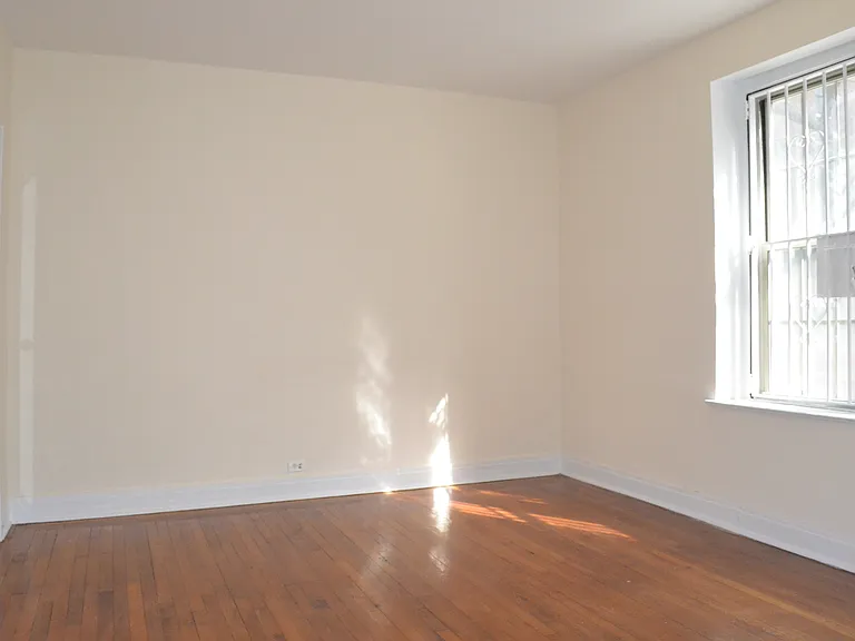 19 Grace Ct #1F — Photo 8
