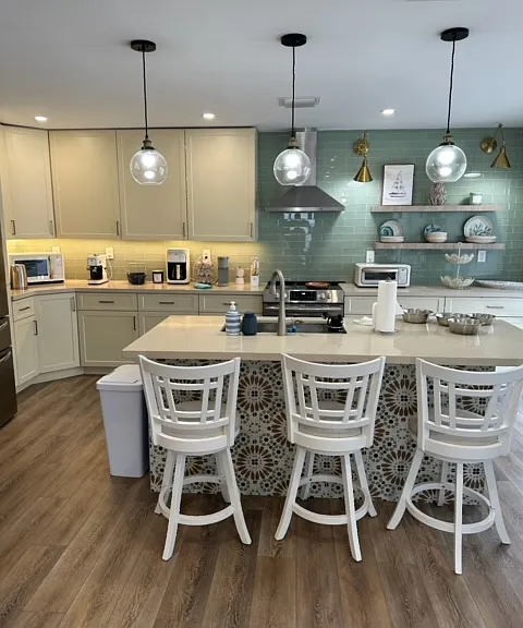 18 Palm Dr — Photo 2