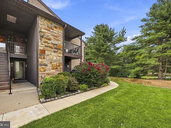 2nd image of 20 Gena Ct