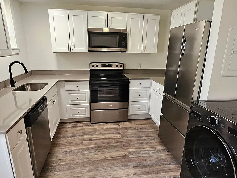 Amoskeag Apartments — Photo 9