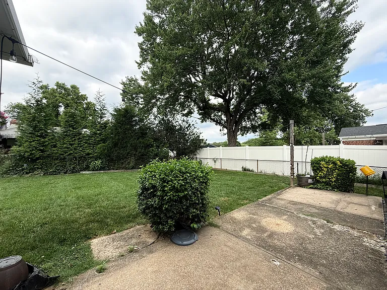 5921 Arlington Blvd — Photo 23