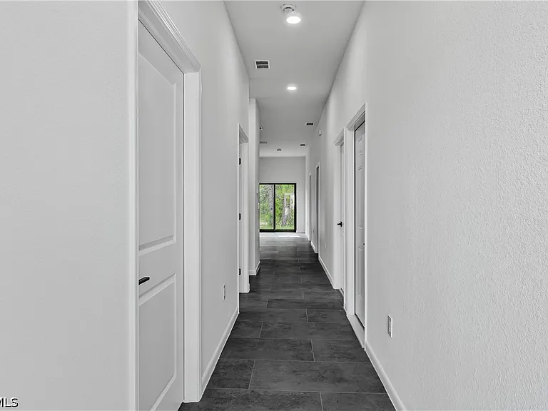 601 Hawthorne Ave S — Photo 3