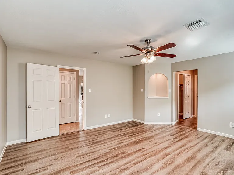 2427 Ranch Hollow Ct — Photo 12