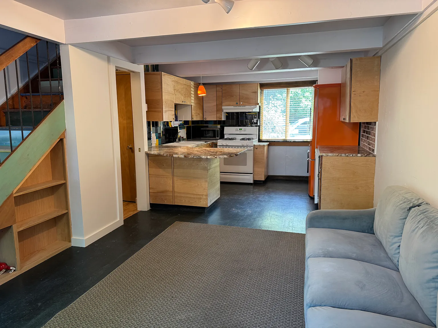 2 bed, 1.5 bath, 900 sqft, $2,990 — Photo 2