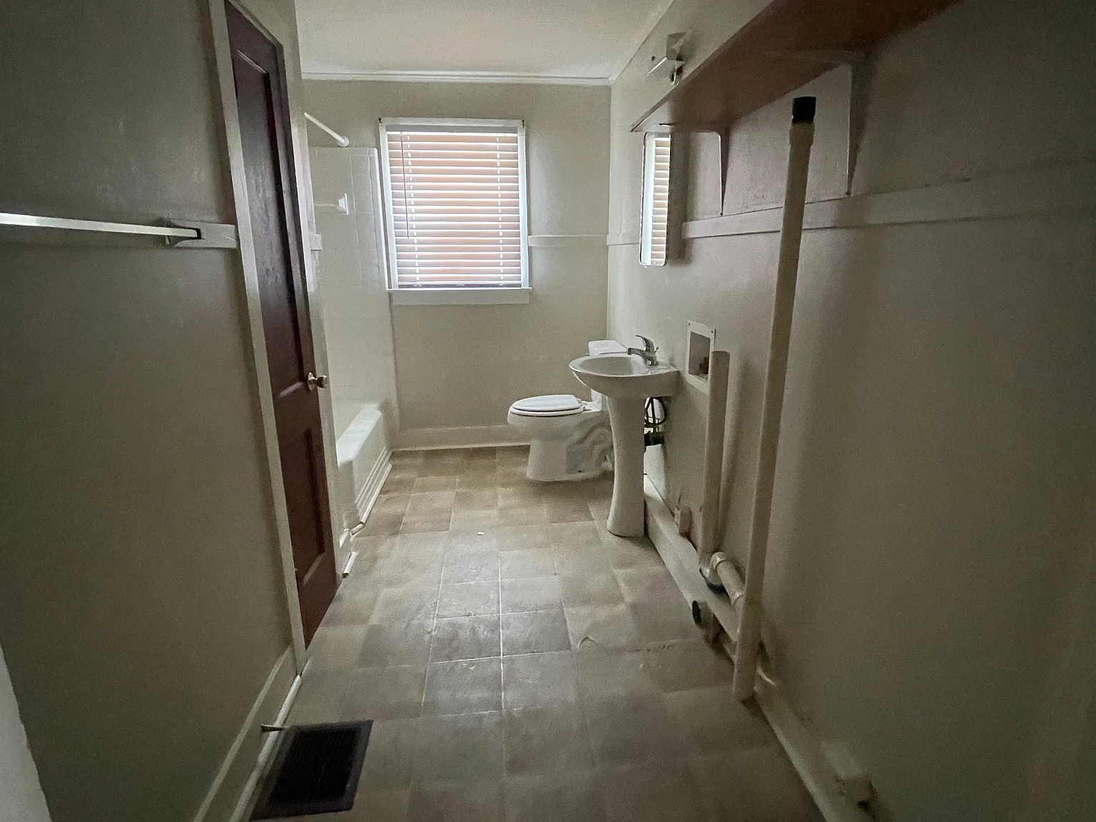 2 bed, $950 — Photo 3
