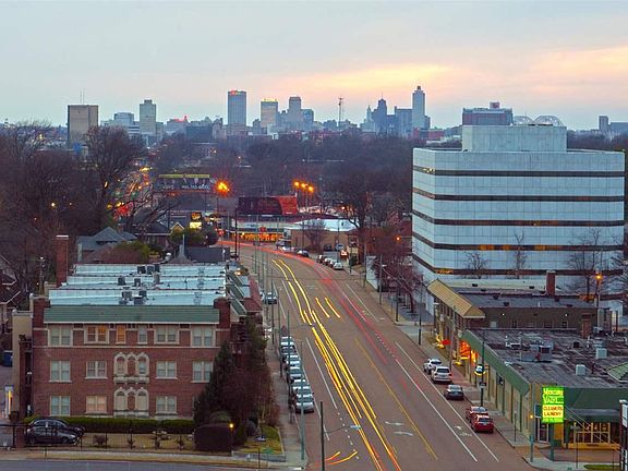A stones throw to downtown and the Mississippi River