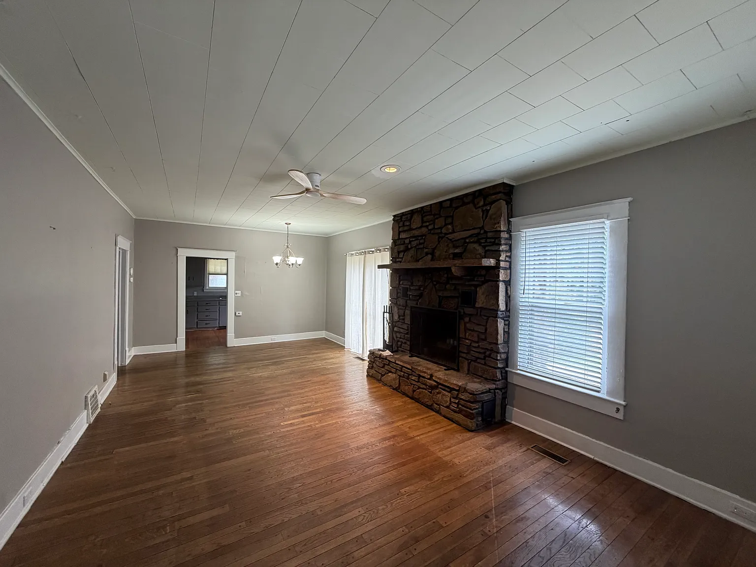 2 bed, 1800 sqft, $1,700 — Photo 1
